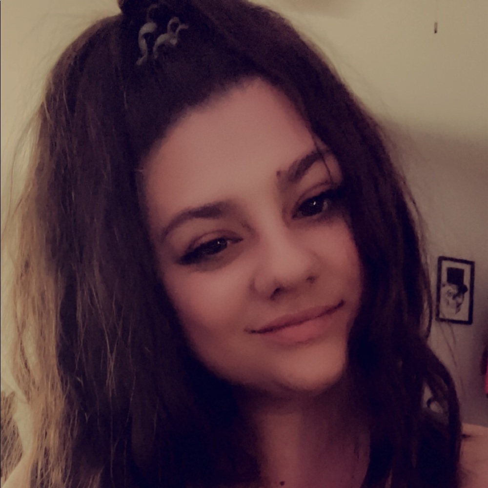 Meet your Posher, Abigail